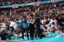 nale Angleterre-Danemark à Wembley (Londres), une supportrice n'a pas hésité à mentir à son employeur. La croyant malade, son directeur a eu la mauvaise surprise, en regardant le match à la télévision, de la reconnaître dans les travées du stade.