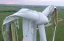  à cette éolienne pour que ses pales se retrouvent épluchées telle une vulgaire banane ? Si les spéculations vont bon train, la