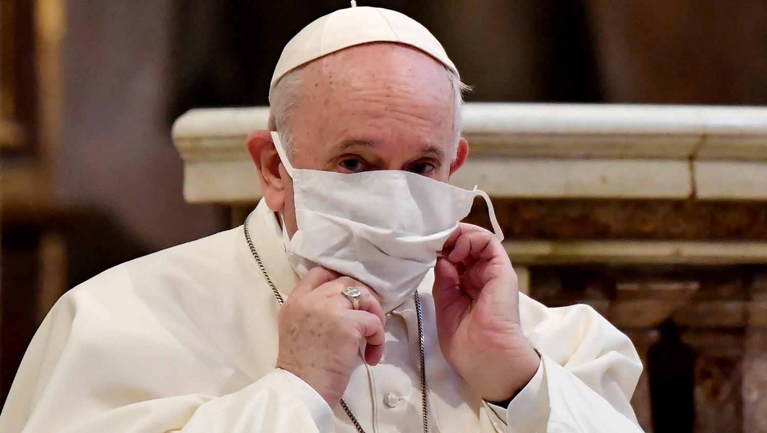 Le pape François à la basilique Sainte-Marie à Rome (Italie), le 20 octobre 2020. (ANDREAS SOLARO / AFP) Le pape François à la basilique Sainte-Marie à Rome (Italie), le 20 octobre 2020. (ANDREAS SOLARO / AFP)